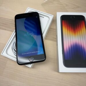Unlocked iPhone SE 3rd Generation 64GB in Midnight with Accessories